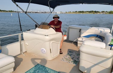 19' Sunset Bay Pontoon for Cruising & Fishing in DFW