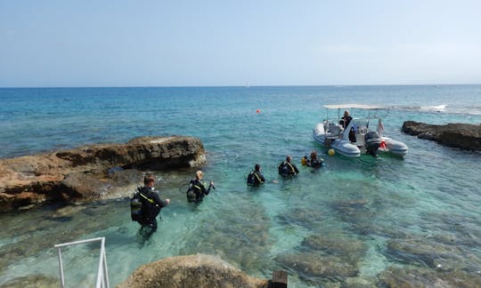 Boat dives with small diver groups. 2 locations every day.