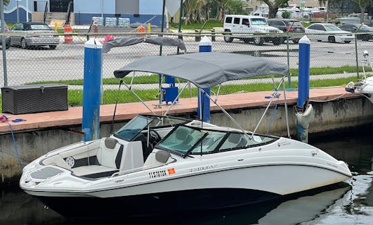 Jetboat Experience in Miami with 21ft Yamaha 212SS