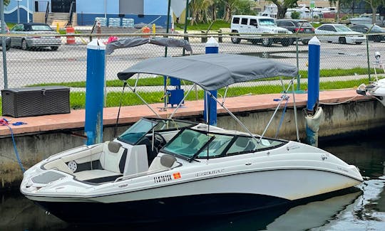 Jetboat Experience in Miami with 21ft Yamaha 212SS