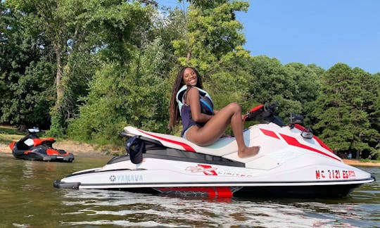 Jet Skis incríveis com alto-falantes Bluetooth no Lago Norman