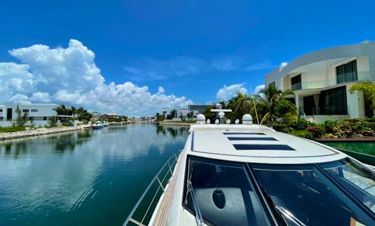 Sunseeker 64 Luxury Yacht in Cancún, 5 hours minimum rental free seadoo on 6hrs rental