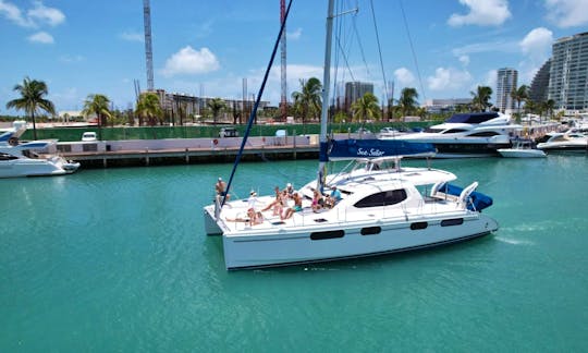 30 Persons 46' Cruising LEOPARD Sailing Catamaran in Cancún, For Charter