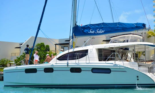 30 Persons 46' Cruising LEOPARD Catamaran in Cancún, For Charter