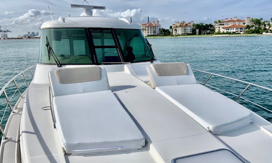 48' Formula Mega Yacht Rental in Miami Beach, Florida