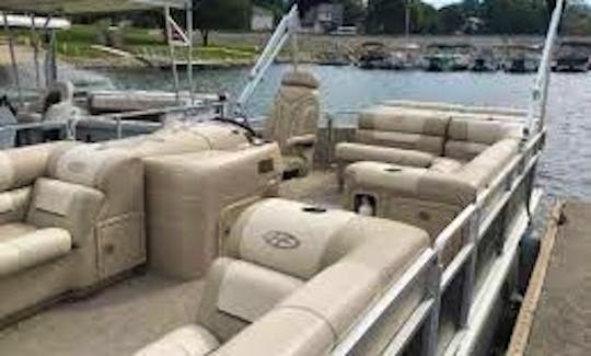 Luxurious 24' Pontoon Boat for 14 in Kemah.Tx.