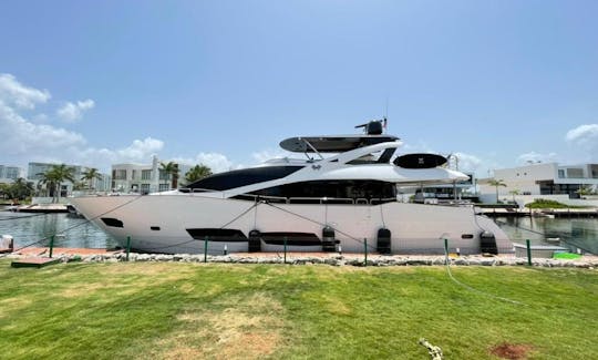 Seductive Luxury 95 ft Mega Yacht in Cancun up to 15* guests min 8 hours rental