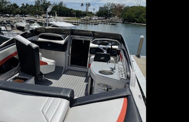 Power Boat in Miami Beach