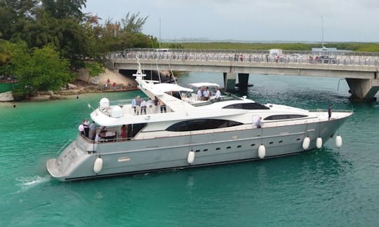 Luxury 105ft Azimut Power Mega Yacht available in Cancun and Isla Mujeres