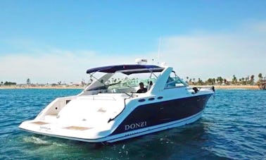 Donzi 40' (Up to 12 People) - Captain & Fuel Included