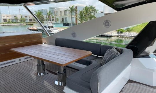 Méga yacht Sunseeker 95 pieds 2019 flambant neuf à Cancún