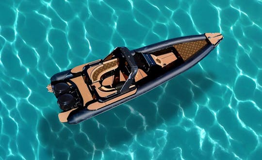 Antiguo barco Matrix Rib en Elia, Grecia