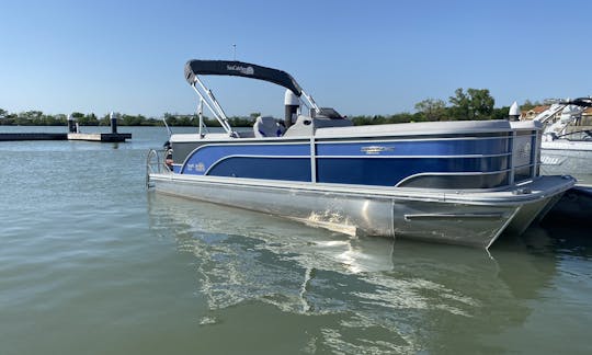 10 Person Party Boat Suncatcher Pontoon with Captain