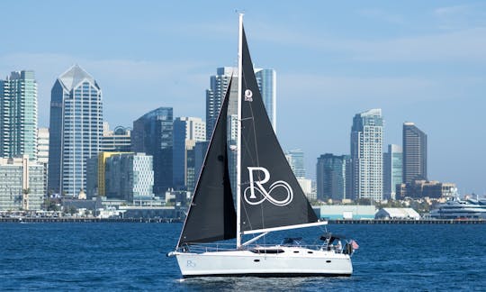 45' Hunter Deck Salon PRIVATE Luxury Sailing Yacht, San Diego Bay