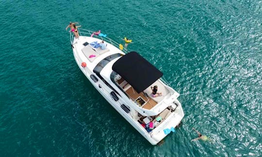 46' Azimut Quartano Motor Yacht Rental in Chicago, Illinois