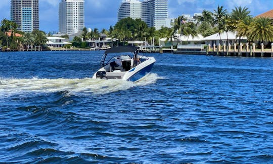 NEW to the fleet Rinker Q5 11 people 350 HP