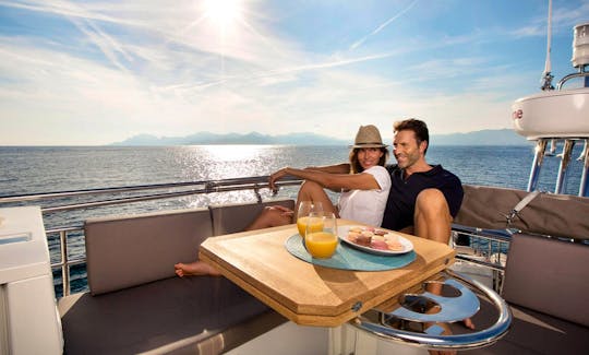 42’ Luxury Yacht Prestige Flybridge Cabin Cruiser for Charter