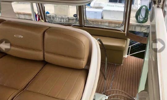 "King's One" Maxum M/Y Luxury 40' Flybridge Motor Yacht for Charter in Miami Beach