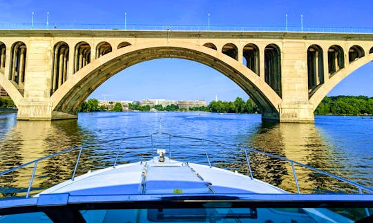 "Nautiday" 42' SeaRay 450 Sundancer for Local Sightseeing and More on Potomac River