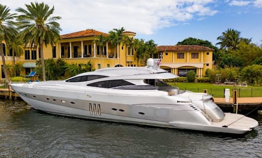 ¡El mejor yate de fiesta Pershing 94 «Jerico 5" con cabina de DJ en North Bay Village!