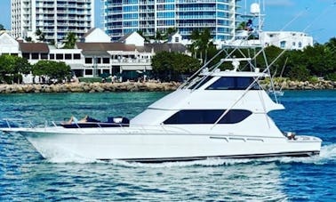 "SALT" Hatteras 70' Luxury Entertainment Yacht With Spacious Design in Miami Beach