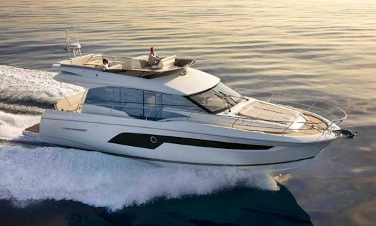 "AURA" Prestige 520 Flybridge for Up to 12 Guests in Miami Beach