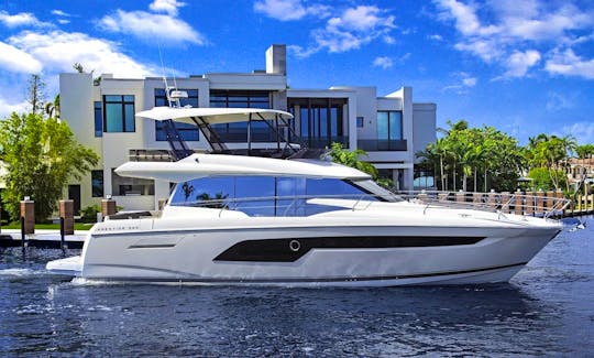 "AURA" Prestige 520 Flybridge for Up to 12 Guests in Miami Beach