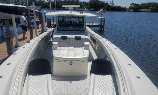 Console centrale « Legman » HCB Suenos de 53 pieds pour les croisières alcoolisées et les excursions sur le banc de sable à Lantana