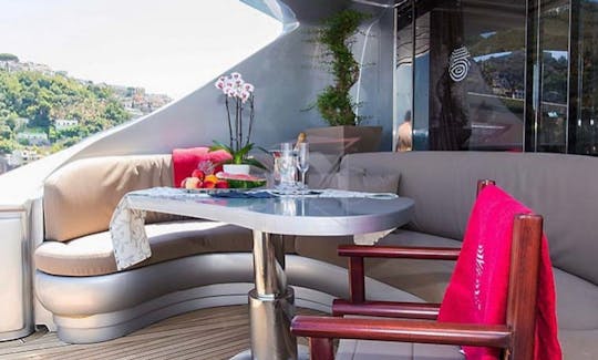 Alquiler del megayate Pershing Power «Exodus» de 88 pies en Sunny Isles Beach, Florida