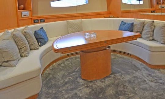 Alquiler del megayate Pershing Power «Exodus» de 88 pies en Sunny Isles Beach, Florida