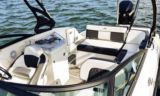 26ft Monterey Bowrider for Sand Bar FUN and Cruising in Miami Beach