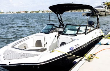 26ft Monterey Bowrider for Sand Bar FUN and Cruising in Miami Beach