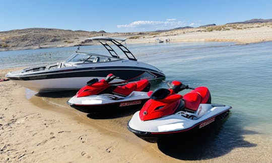 Bote de fiesta de 24 pies para propietarios mejor valorados con tubos, wakeboard, juguetes de arena y wakesurf 