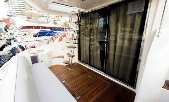 Luxurious Azimut 45ft Italian yacht for rent in Dubai