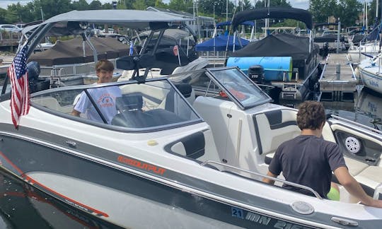24 Ft Yamaha Jet Boat on White Bear Lake-Captain provided!
