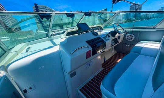 Stunning SeaRay Yacht in Miami for up to 12 Guests