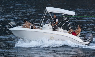 Excursión a Capri con patrón Romar Bermuda 570: alquiler de barco para 5 personas en Sorrento