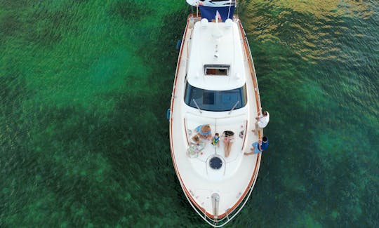 Luxury Italian Yacht Austin Parker 45' for Your Dream Getaway!!