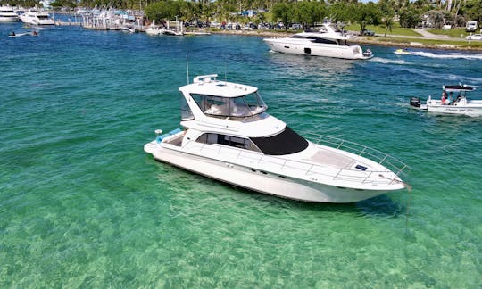 SIN CARGOS OCULTOS, ALQUILER DE YATE DE LUJO DE 52 PIES PARA FIESTA EN MIAMI, EXCELENTE UBICACIÓN