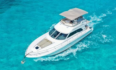 Navega en el increíble Sea Ray de 53 pies con flybridge, perfecto para 22 personas (mínimo 4 horas)