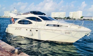 Sail away on this Amazing Azimut 48 ft wiht Flybridge with your family and friends for an unforgettable experience