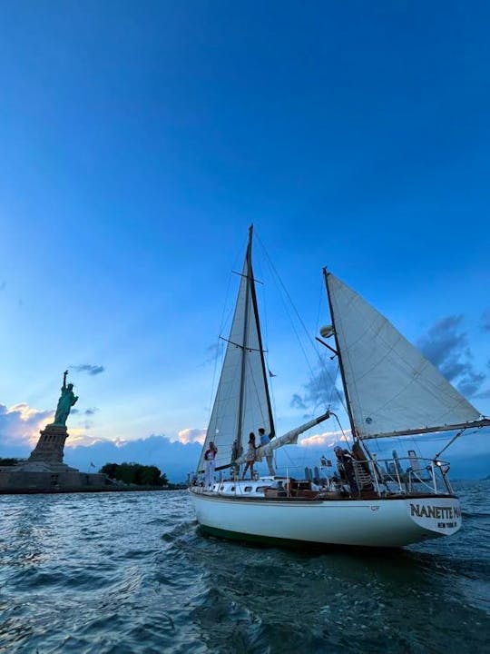 Step Aboard the Only 40ft Hinckley Sailboat in NYC Harbor – Sail in Style! 