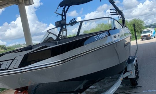 Moomba para 14 passageiros no Lago Austin