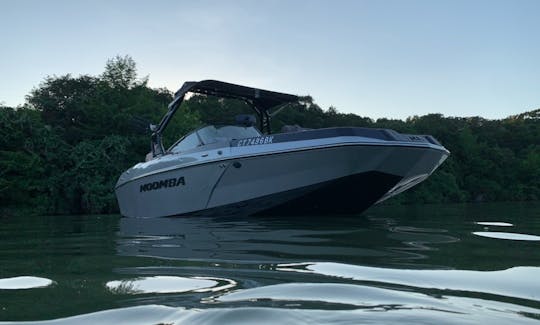 Moomba para 14 passageiros no Lago Austin