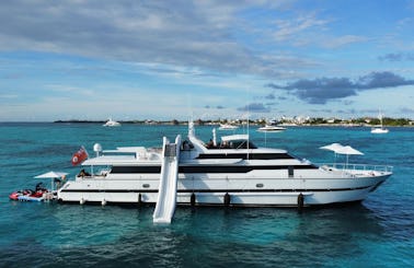 110’ Versilcraft Mega Yacht with jacuzzi and slide in Cancún, Quintana Roo