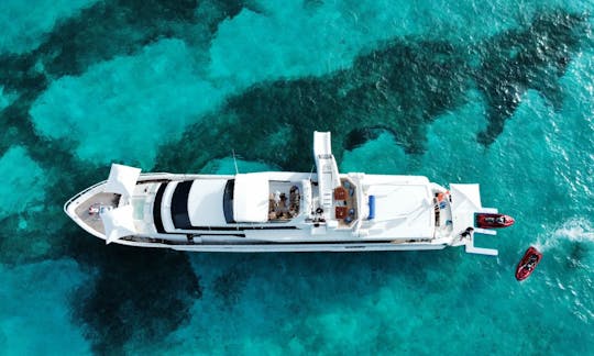 110’ Versilcraft Mega Yacht with jacuzzi and slide in Cancún, Quintana Roo