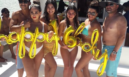 ¡Especialista en despedidas de soltero y cumpleaños en catamarán en Punta Cana!