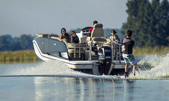 2022 Luxury Pontoon Boat for charter! Good for up to 15 people!