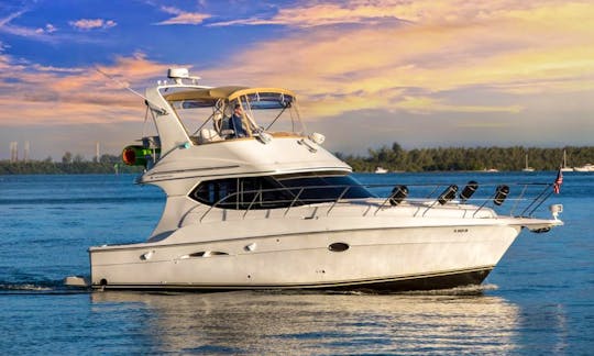 ''Lady G'' Silverton Convertible Motor Yacht Rental in Miami, Florida