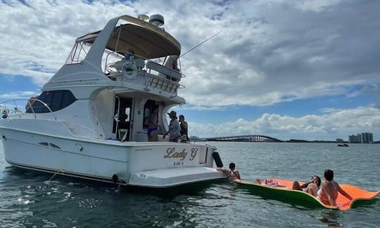 Location de yacht à moteur convertible « Lady G » Silverton à Miami, en Floride